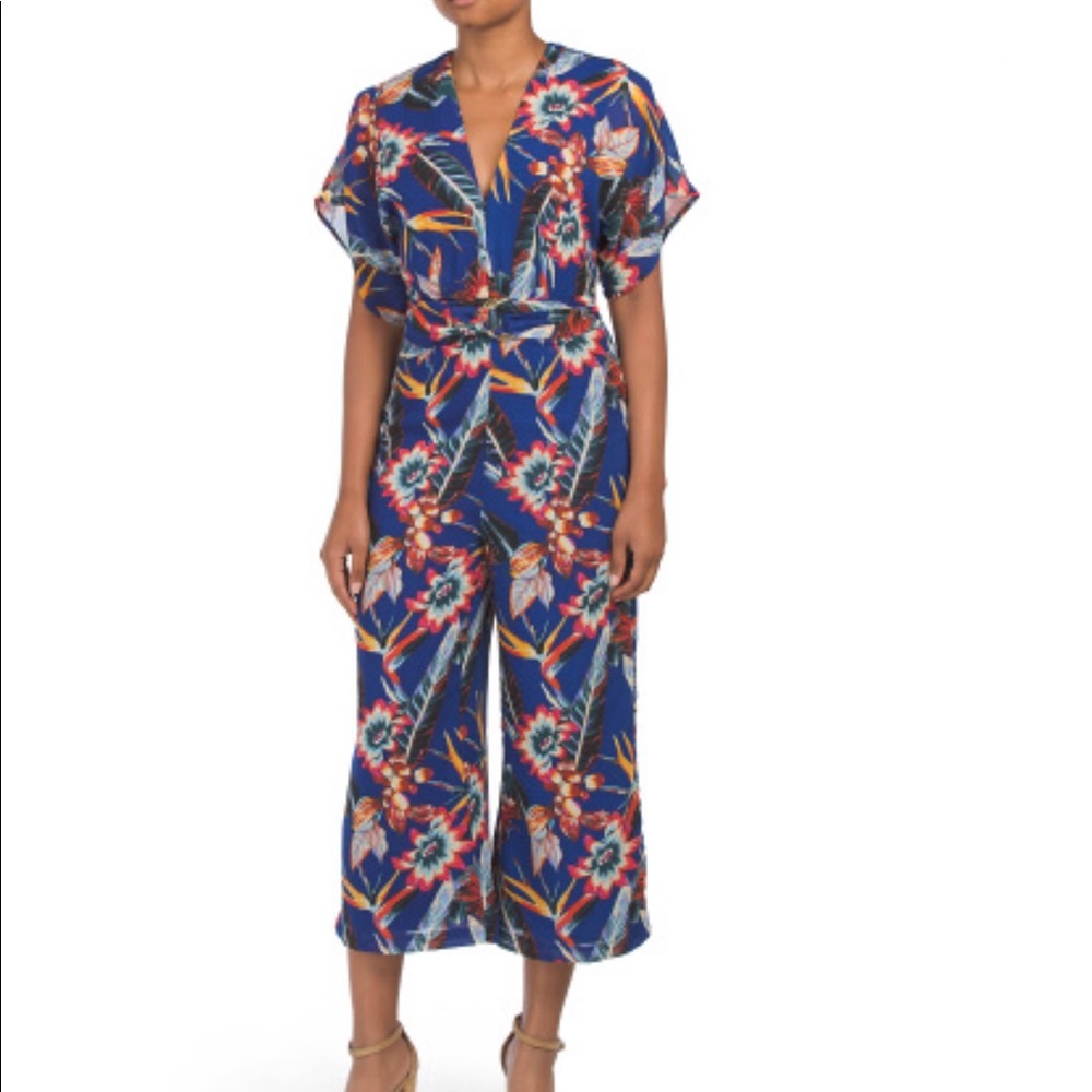 🛑 1 hour sale. Red Carter, Vivian tropical, Anthropologie